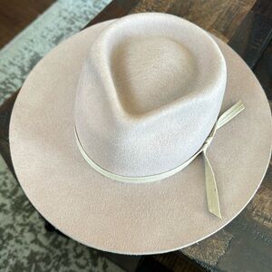 Lack of color wool hat